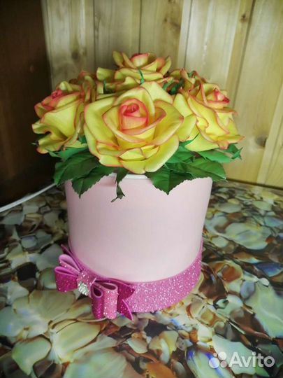 Розы в шляпной коробке. Ручная работа. Цветы ручно