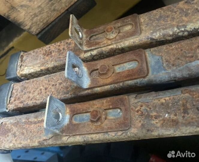 Багажник на релинги крыши