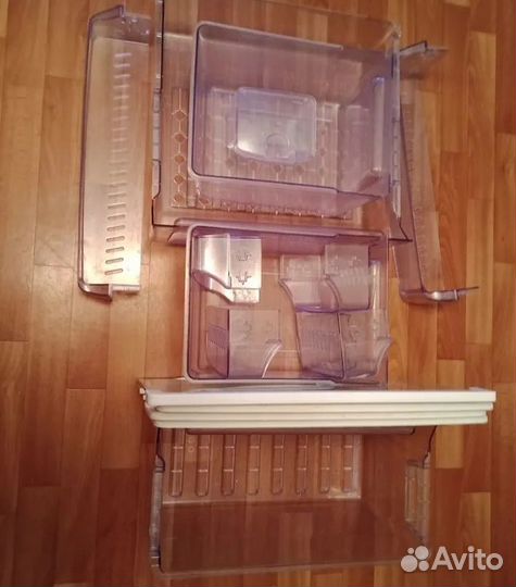 Полки, ящики, балконы, поддоны для холодильников