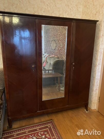 Шкаф антикварный для одежы