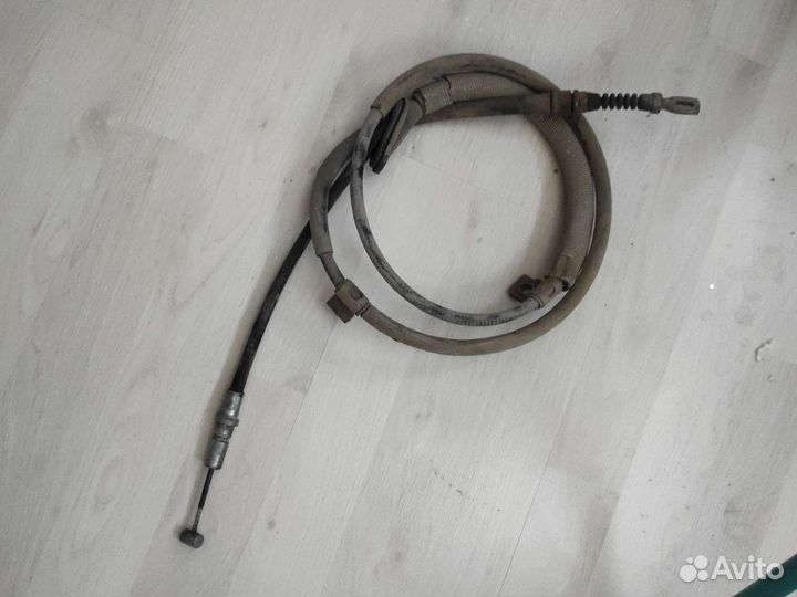 Правый трос ручного тормоза accord 7
