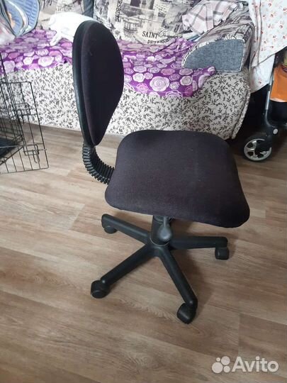 Стул компьютерный офисный на колесах