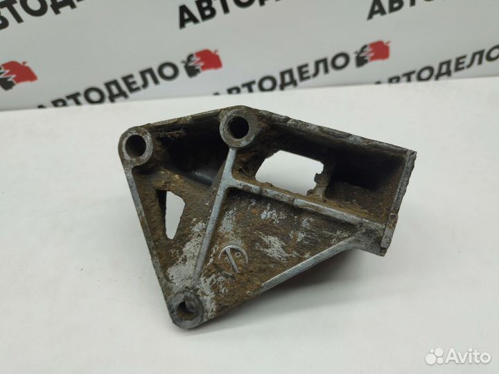 Кронштейн насоса гур Nissan Lucino N15 1995 г.в