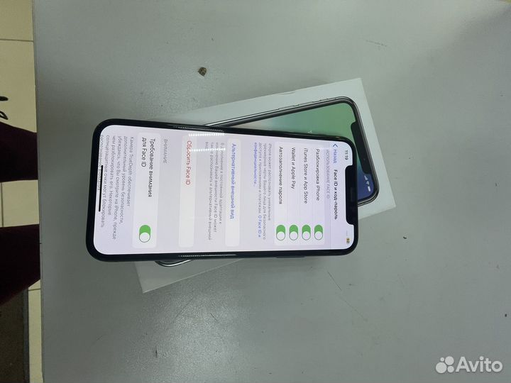 iPhone X, 64 ГБ