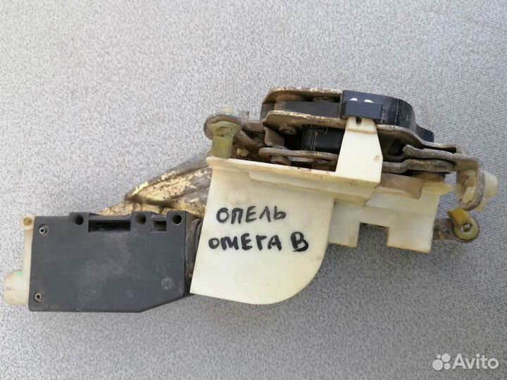 Замок двери передней правой для Opel Omega B