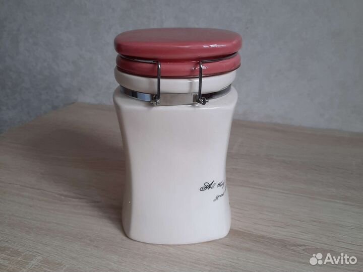 Банка для хранения сыпучих продуктов