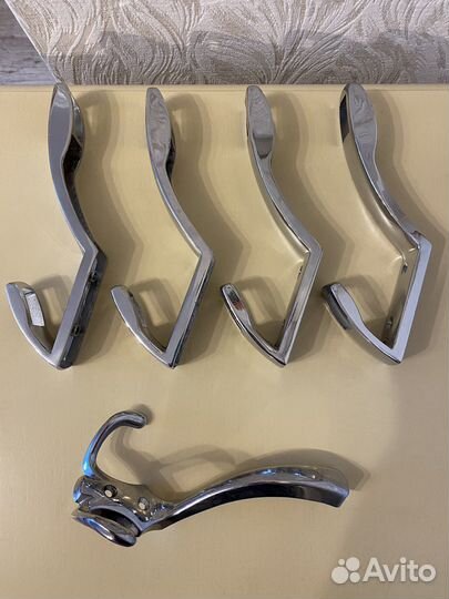 Крючок мебельный