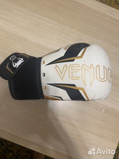 Боксерские перчатки