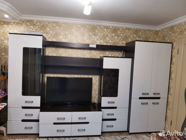 Стенка в гостиную новая