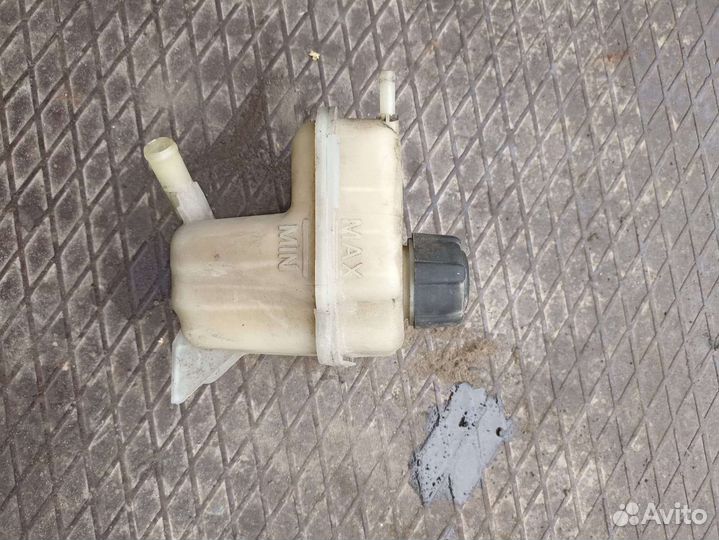 Расширительный бачок Nissan Qashqai J10 06-13г