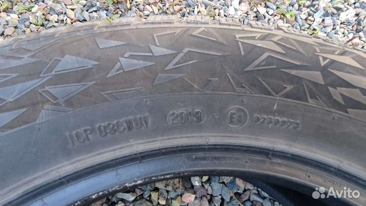 Continental IceContact 3 215/60 R16 99T