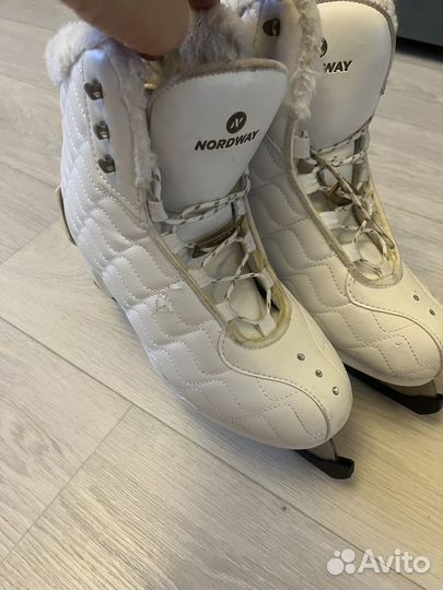 Коньки фигурные 39 размер теплые