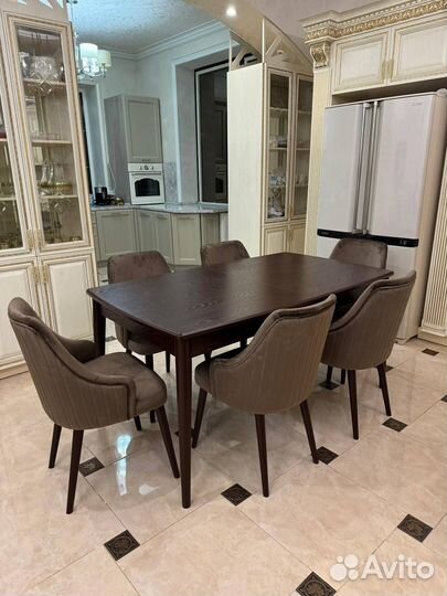 Стол и стулья