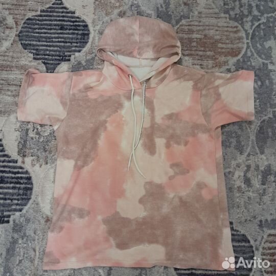 Кофта с капюшоном и короткими рукавами