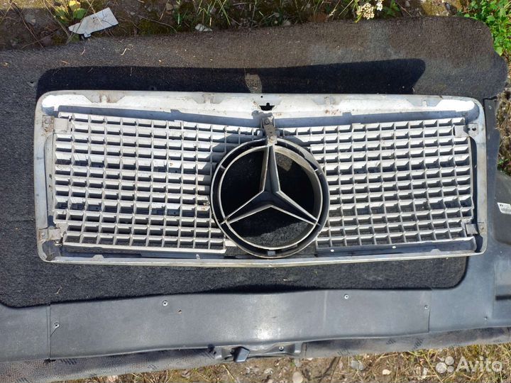 Решетка радиатора Mercedes W124