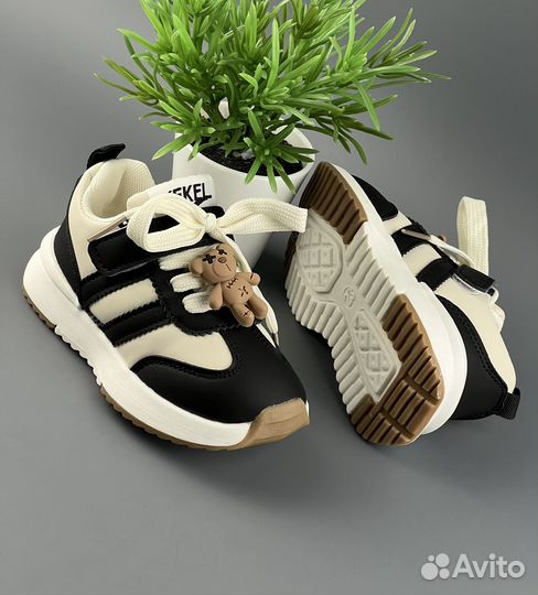 Кроссовки для мальчика и девочек