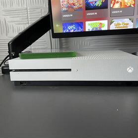 Xbox one s 1tb с игрой