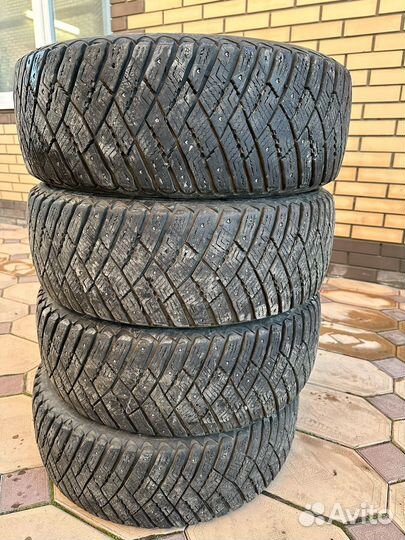Goodyear Ultragrip Ice Arctic 215/60 R16 99T