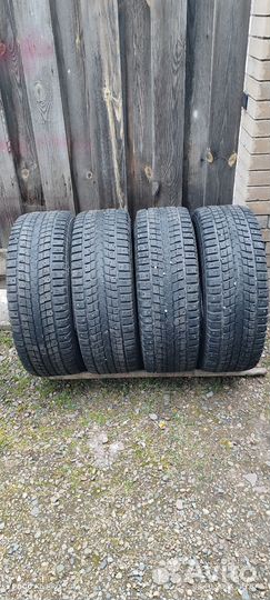 Dunlop SP Winter Ice 01 26.5/70 R16