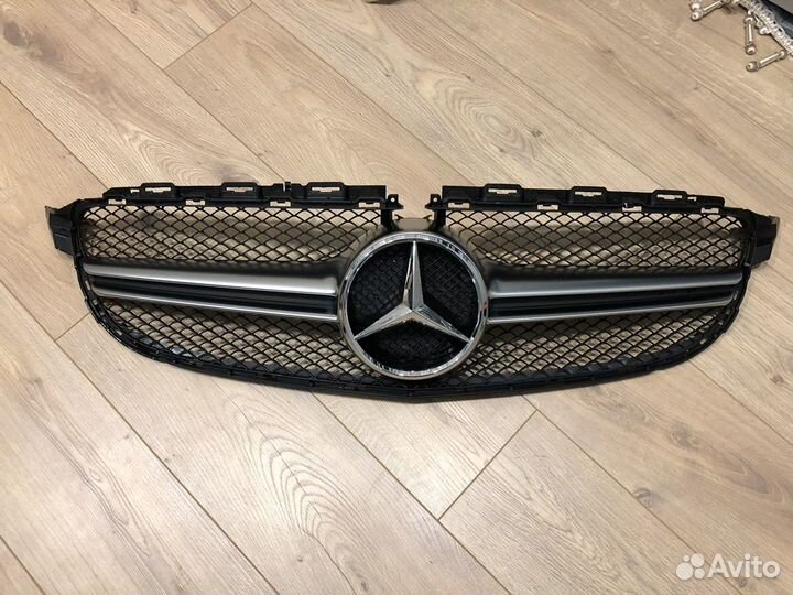 Решетка радиатора c63 AMG W205 оригинал