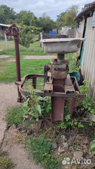 Мельница для зерна бу