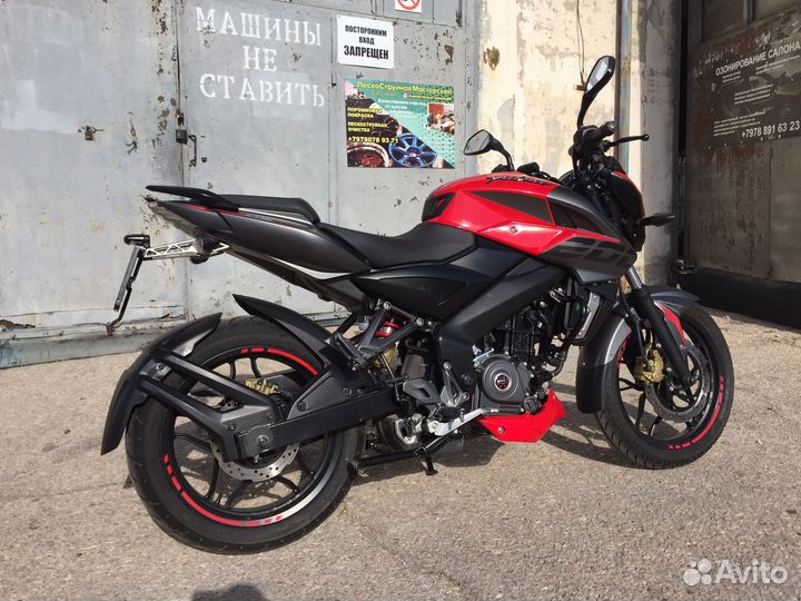 Bajaj pulsar NS 200