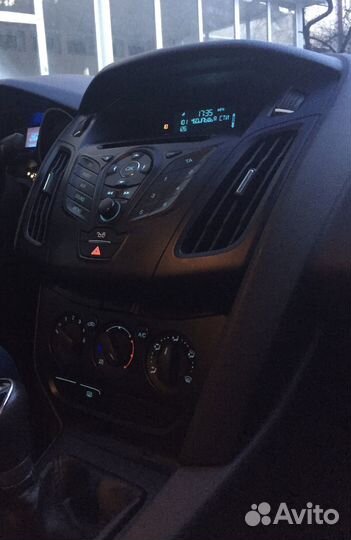 Чёрная рамка магнитолы ford focus 3