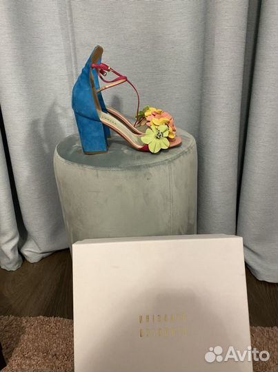 Босоножки женские