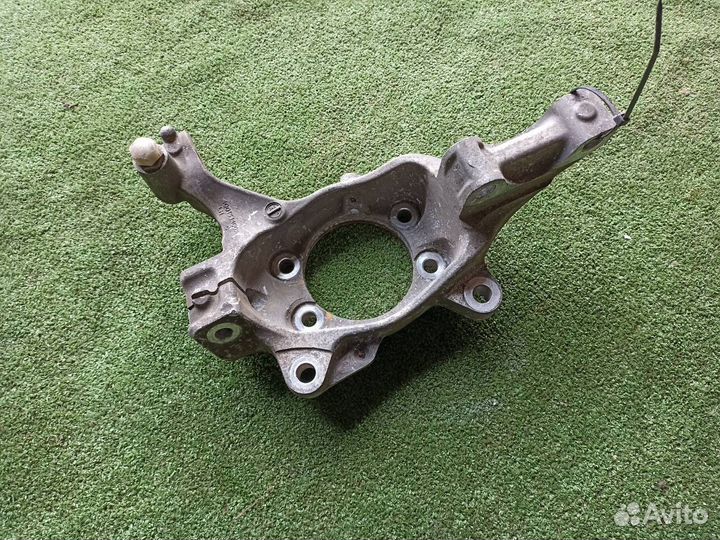 Поворотный кулак передний левый Nissan Teana J32