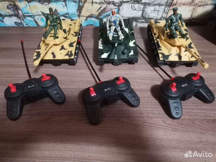 Танк игрушка