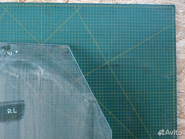 Стекло заднее левое Audi 100 C2 (43)