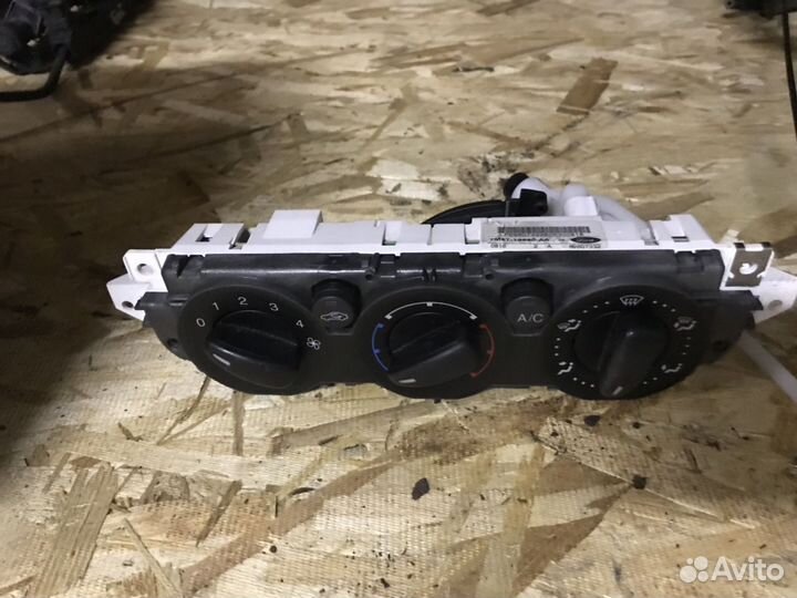 Блок управления печкой Форд Фокус 2