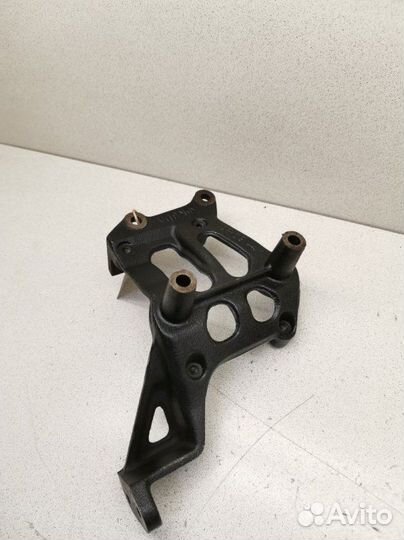 Кронштейн компрессора кондиционера Mitsubishi Rvr