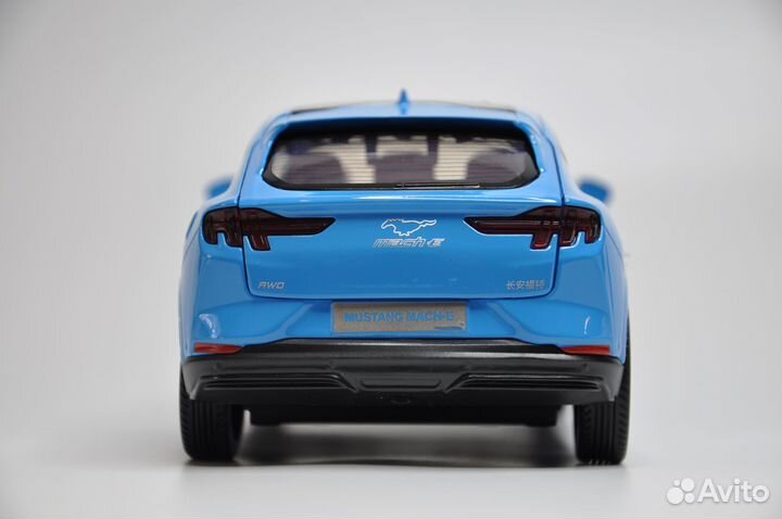 Модель автомобиля Ford Mustang Mach-E GT металл