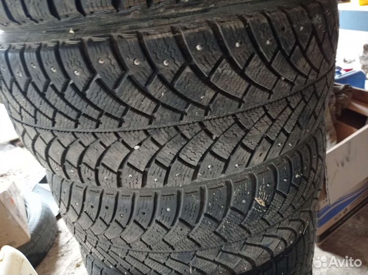 Nokian Tyres Hakkapeliitta Truck D 12.00/70 R16 и 8.5/11.5 R13