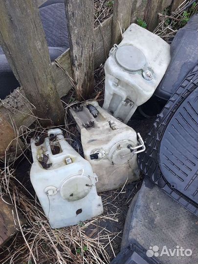 Бочек омывателя на мерседес w202