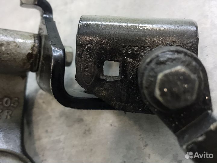 Петли передней правой двери Ford Focus 3