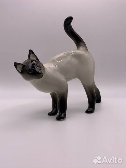 Статуэтка фарфор 