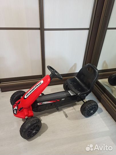 Машина детская с педалями