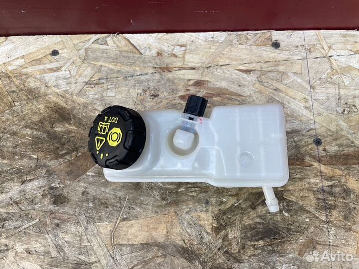 Бачок главного тормозного цилиндра Renault Duster