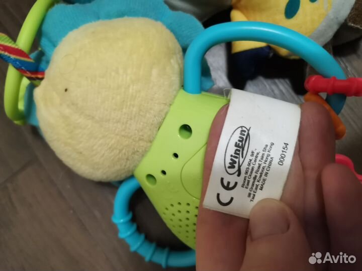 Подвеска в коляску и кроватку