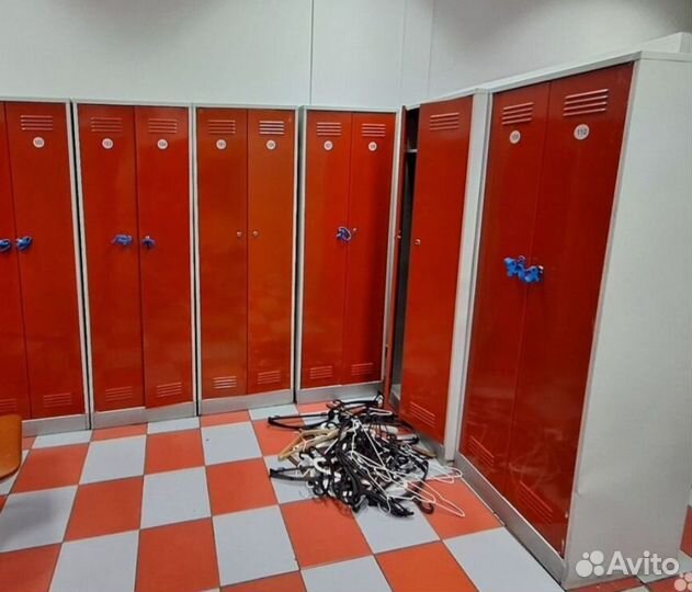 Металлические шкафы для одежды и переодевания