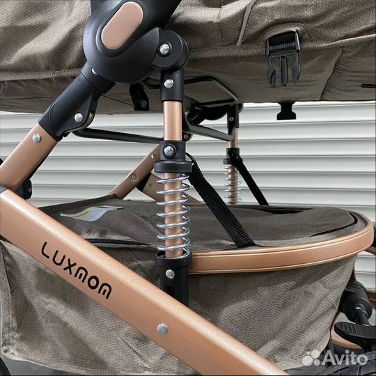Прогулочная коляска Luxmom
