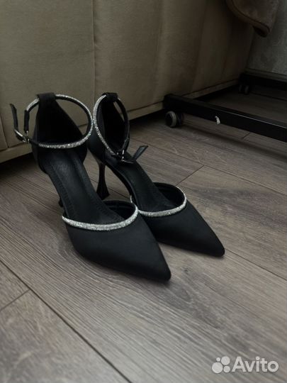 Туфли со стразами 36