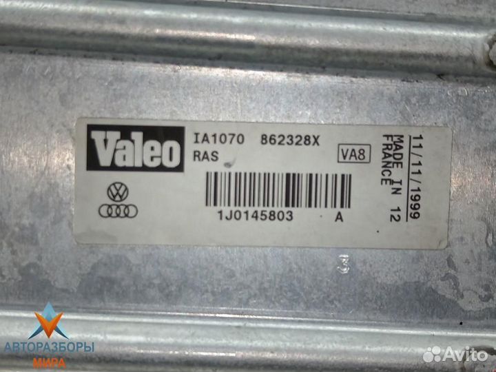 Интеркулер Volkswagen Golf 4 2002 1J0145803G