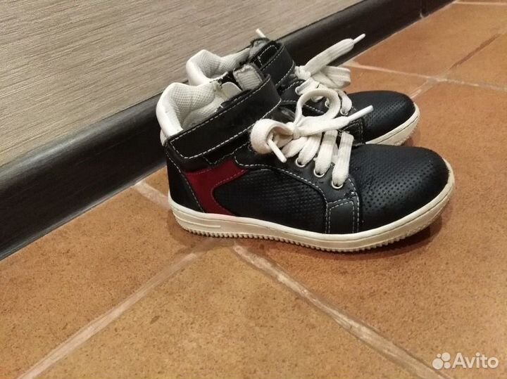 Фирменные ботинки