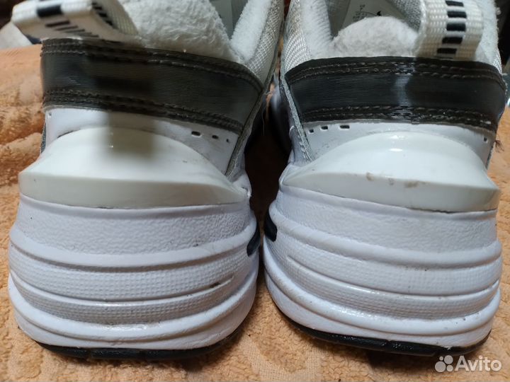 Кроссовки женские