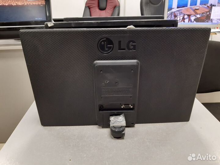 Битый монитор на запчасти LG LED 19M35