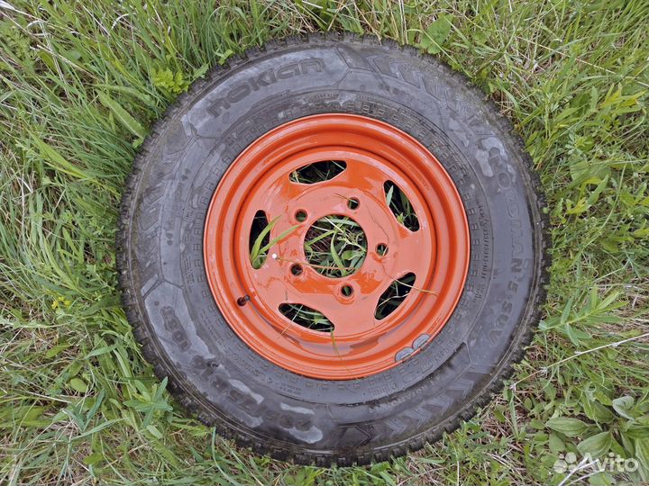 Шиповка Nokian 235/75/R16 на Дисках Land Rover 4шт