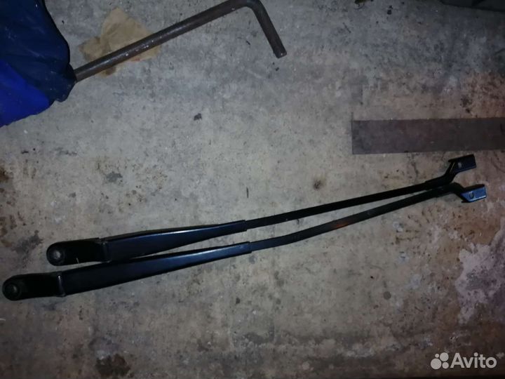 Крепление стеклоочистителя Пежо 3008